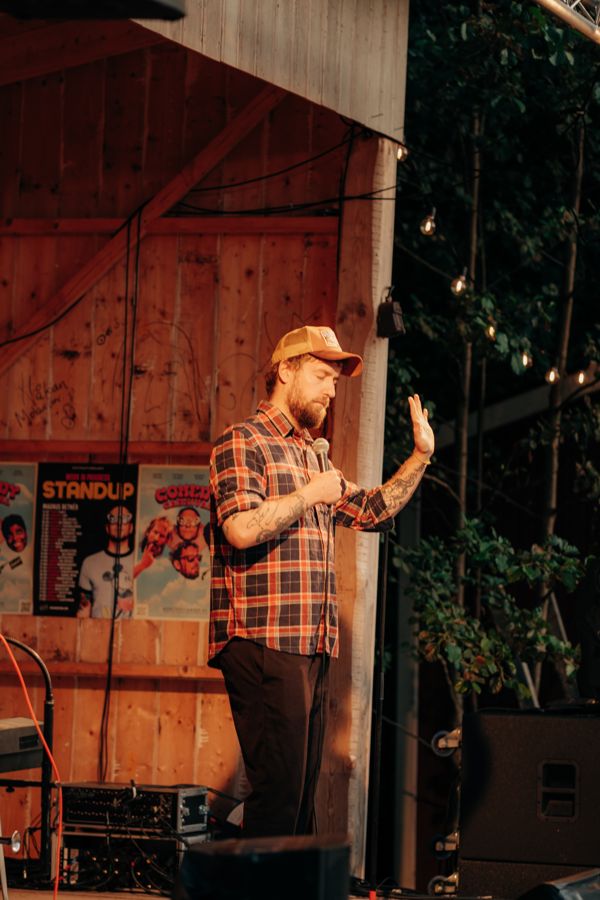 Stand up + Hannes, konsertkväll på Lilla Björkö 2023