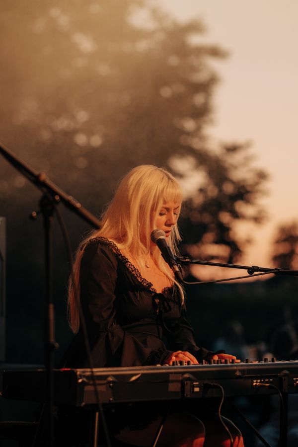 Maja Francis, konsertkväll på Lilla Björkö 2023